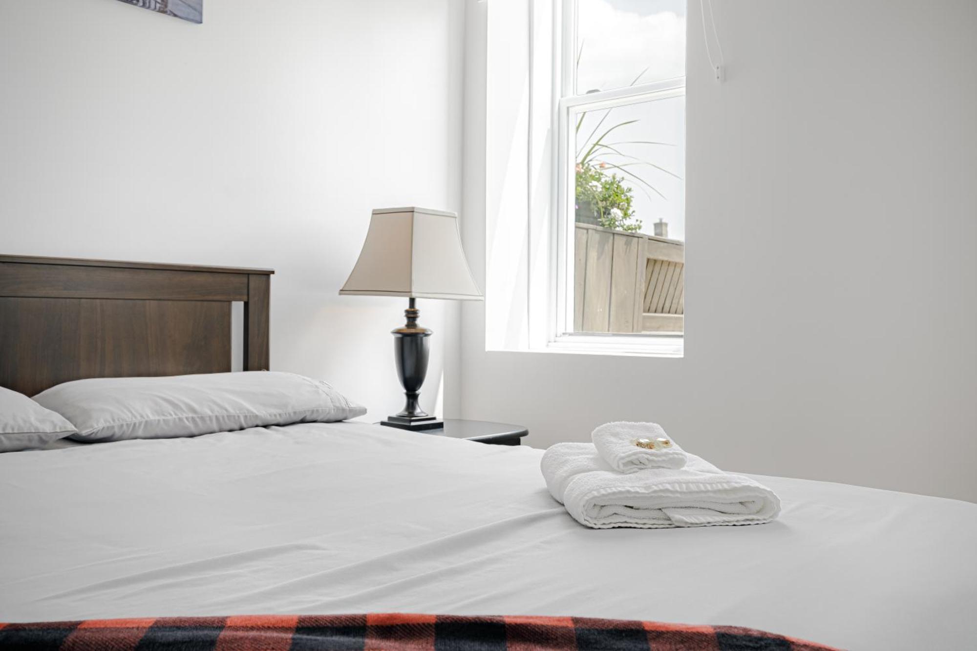 Homa Homestay Hotel By Olympic Stadium Montreal Auberge-Hostel Екстериор снимка